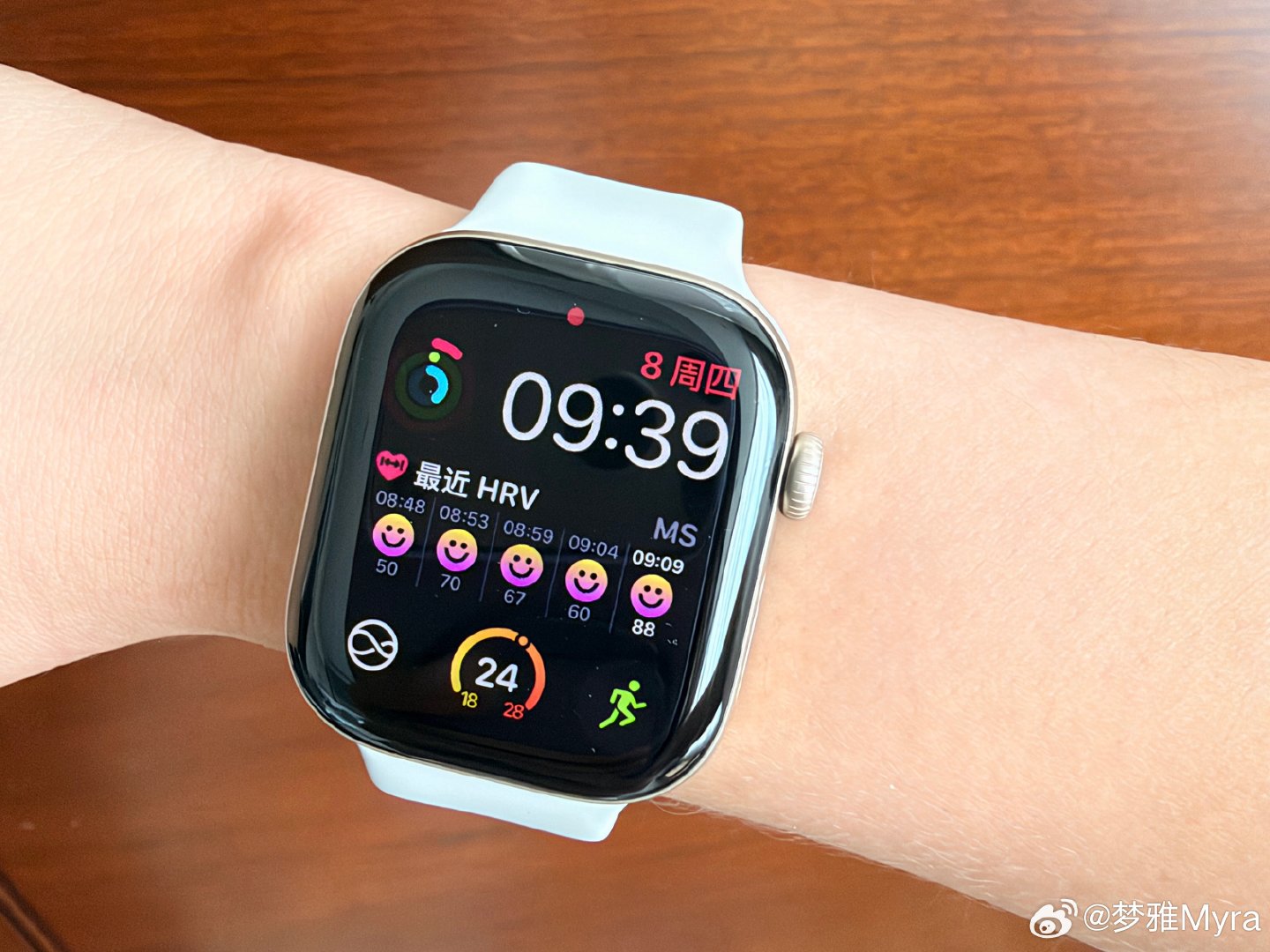 换apple watch S12了～ 

这个HRV的更新频率太高了（图一），以至于瞄一眼表盘，无法像图二那样，概览整晚的睡眠期间HRV了[允悲] ​