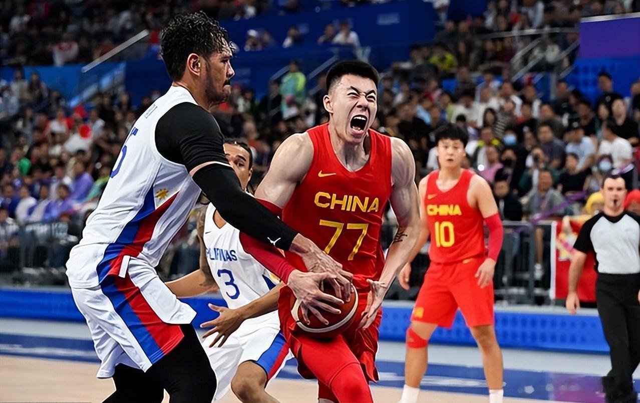 中国男篮：刘维伟收获大，新生代中锋崛起，四人获争议一人遗珠中国男篮集训...