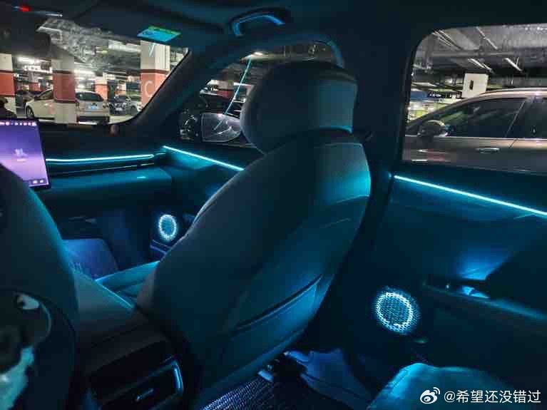 请问各位车友，改装氛围灯后调至最低亮度还 ​