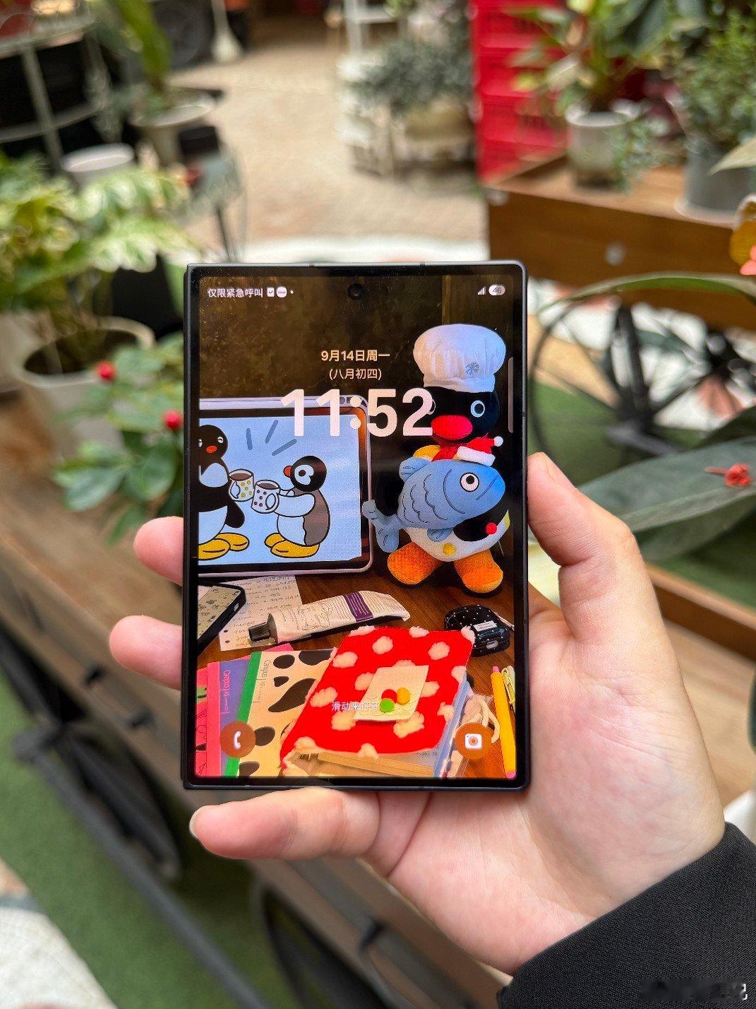刷到峰会视频才发现，选折叠屏可以参考大佬的选择。iPhone Duo一万五千多起步，比Fold 8贵三千多。苹果初次入局折叠领域，产品还有不少待验证的地方，三星Fold 8迭代八代，屏幕和铰链的成熟度肉眼可见。想换新折叠不用硬冲初代，三星官方商城活动很实在，分期免息降低购机门槛，旧机换新领千元补贴，学 ​