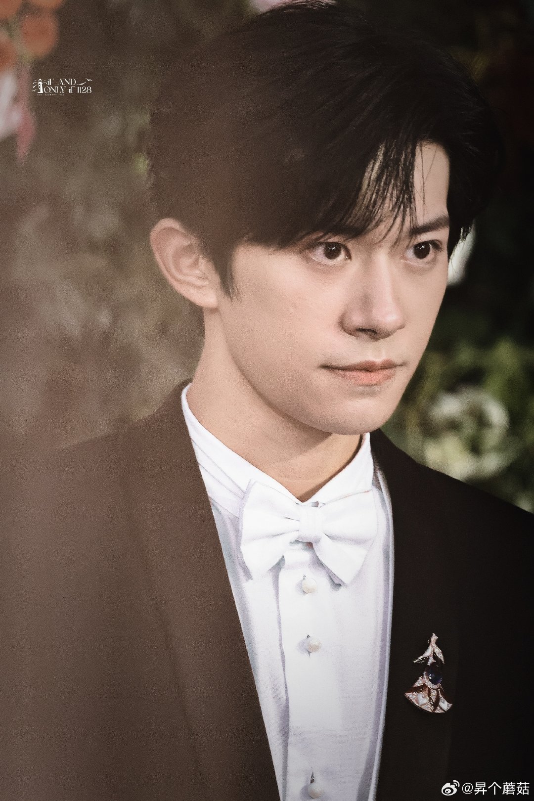 #华为pura90系列全球代言人易烊千玺# [来抱抱]
#易烊千玺绿联全球品牌代言人# [来抱抱]
"我害怕还没来得及成为一个有担当的人，我怕自己跑不过时间．所以我会更加努力鞭策自己，不论怎么样，我一定会一直爱着你"
​