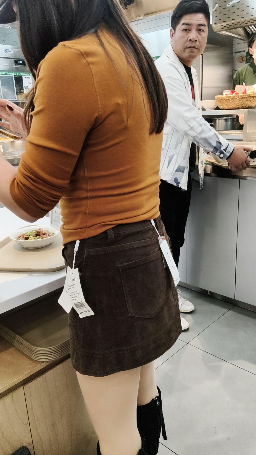 这火辣的身材，会不会是主播啊？