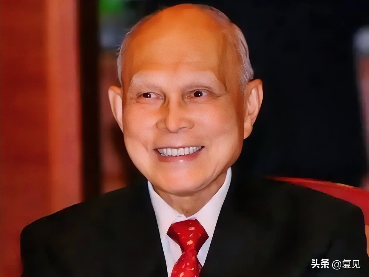 李嘉诚是否真去世不重要，重要的是巴拿马港口一事，即便去世了也不会有霍英东的待遇。

同样是香港富豪，霍英东在抗美援朝最困难时期，冒险用自己的多艘船只向大陆运输物资。

改革开放打响后，带头回内地投资，比如开发南沙，把一片荒滩变成了可开发土地。想想在80年代，霍英东就在南沙开发这件事上硬砸了26亿港币