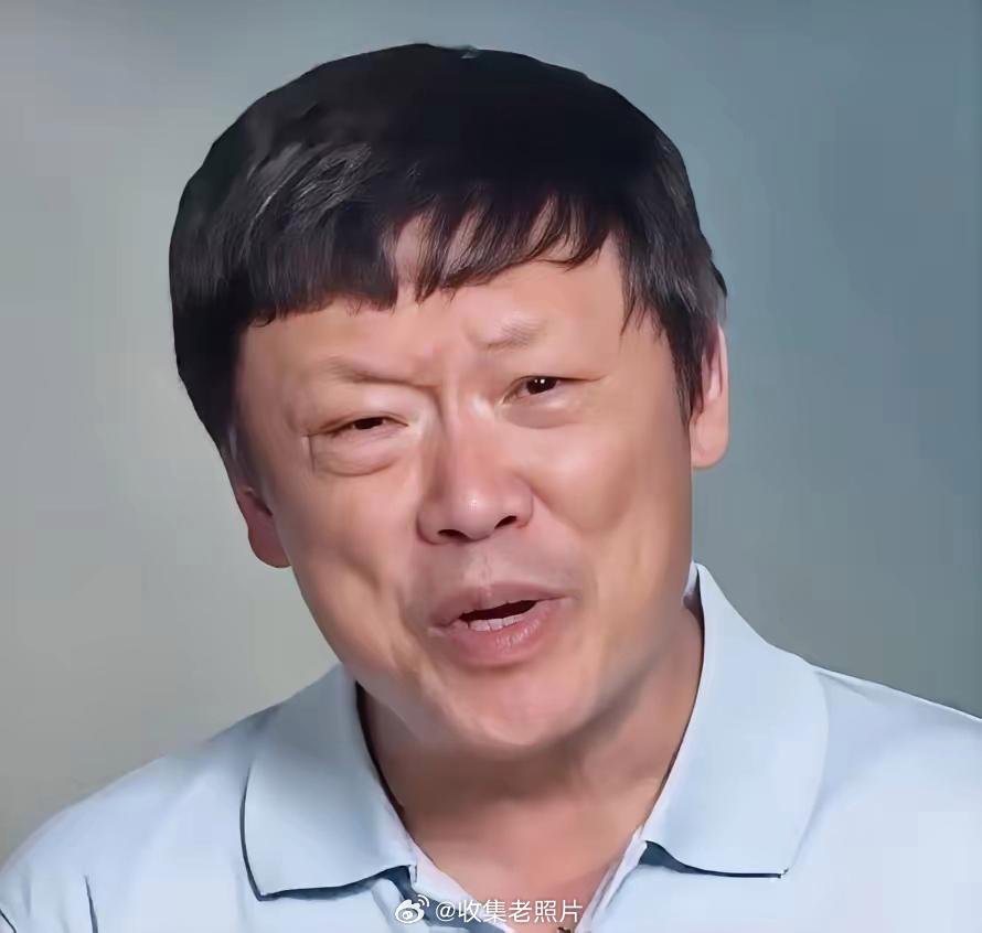 胡锡进 AI怎么可能写得出来？法学界陈枫曾20个字评价胡锡进：“从不制衡黑暗，只稀释光明；从不约束乱象，只消解正义”。这一句话评论老胡不要太形象！[允悲] ​