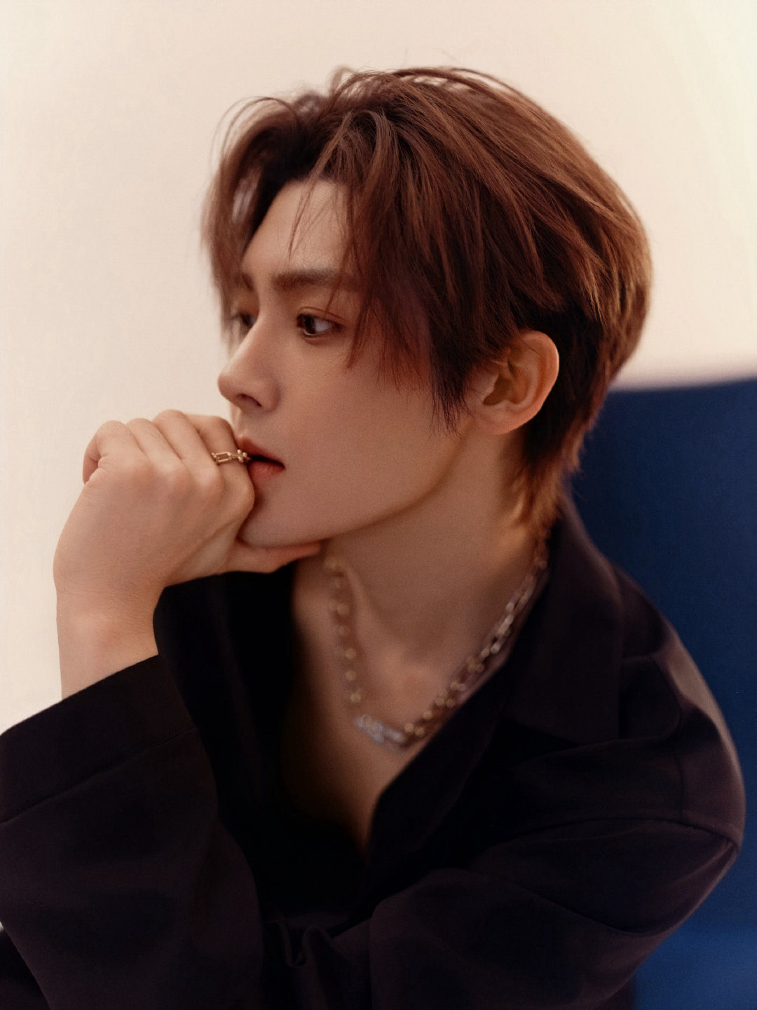 #侯明昊张碧晨唱尽爱而不得##侯明昊张碧晨从男团时期就认识##侯明昊张碧晨甲乙丙丁太痛了#
甲乙丙丁，唱出不一样的感觉。歌手侯明昊唱出实力，绽放光彩​