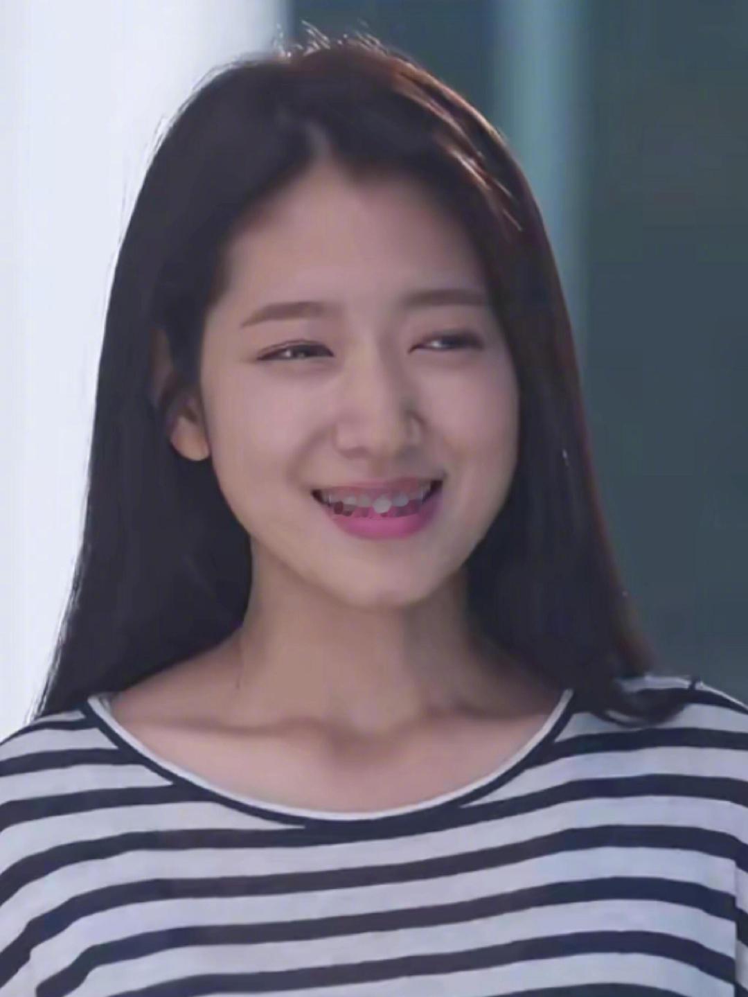 #朴信惠二胎产女# 儿女双全，幸福美满。但还是想看她演戏，她的表演很有感染力。 ​