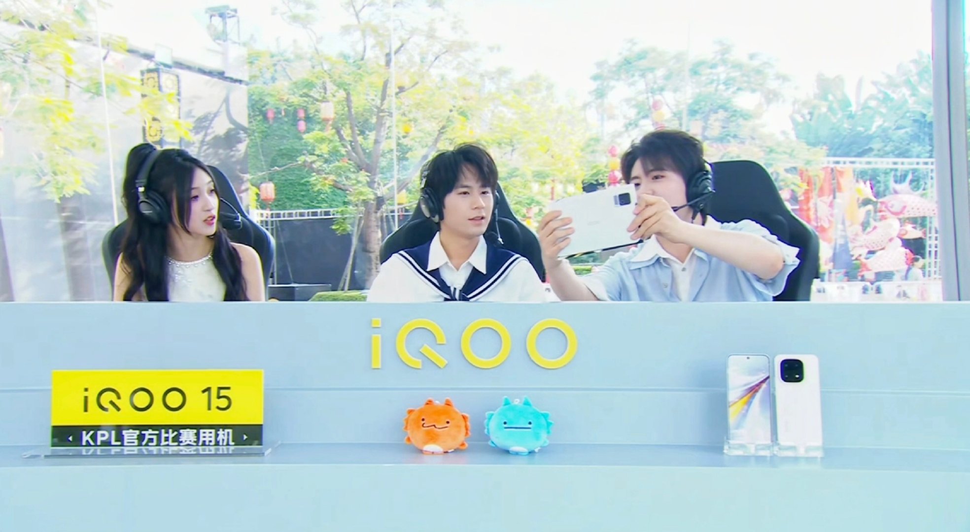 #iqoo[超话]##iQOO Pad Ultra# 真机赛场亮相[爱慕]
8.8英寸尺寸很小巧，单手就能拿。

据说有跨端畅玩新功能，到时候可以蹲一波[酷]
#iQOO Pad Ultra亮相iQOO杯##iQOO杯# ​