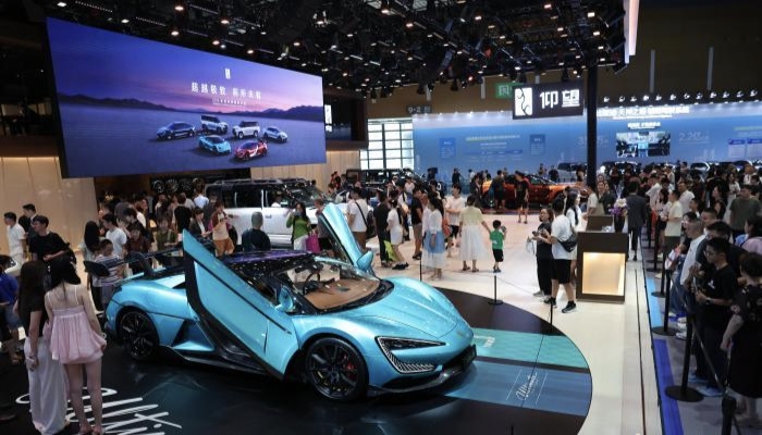 2026成都国际车展不少展台搭了低温充电舱、智驾模拟设备，不再光讲参数，观众可以直观看到零下环境充电、底盘和智驾演示，逛展互动感很强。