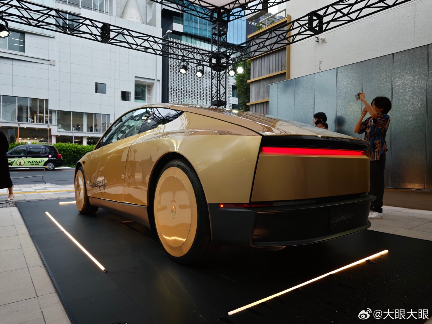 广东首批媒体老师看实车？#特斯拉##cybercab# ​