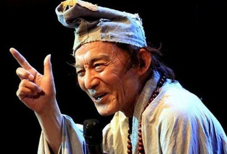天啊，
“济公”游本昌爷爷去世了，不知道王家卫的良心会不会痛？

游本昌，1933年出生，从事文艺事业七十多年，其中济公形象最出名，也最深得人心。

2020年，高龄出演王家卫执导的《繁花》，以高度的敬业精神、精湛的演技塑造了爷叔这一点睛的角色，获得无数观众的喜爱。

没想到王家卫表面欣赏，私底下却