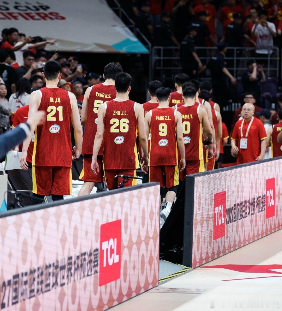三分手感火热🏀罢了！热身赛重拳出击，正赛唯唯诺诺。花💰请人陪练，感...