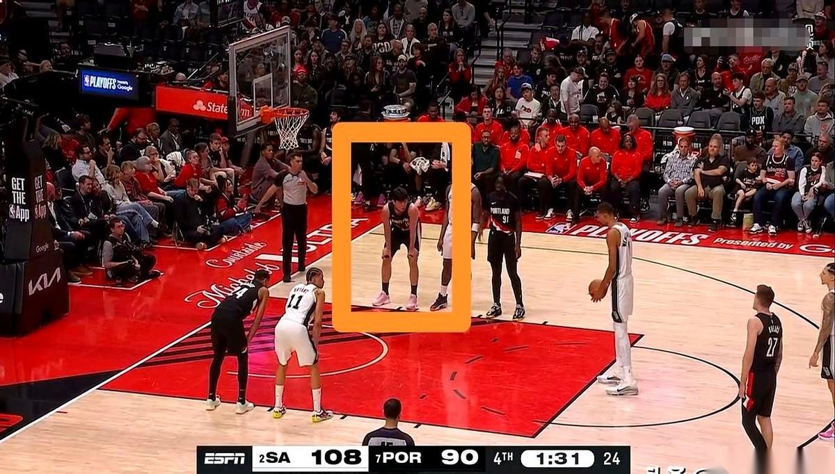 “正负值-2！” 杨瀚森上场91秒，手里的篮球就跟陌生人一样，只碰了一...