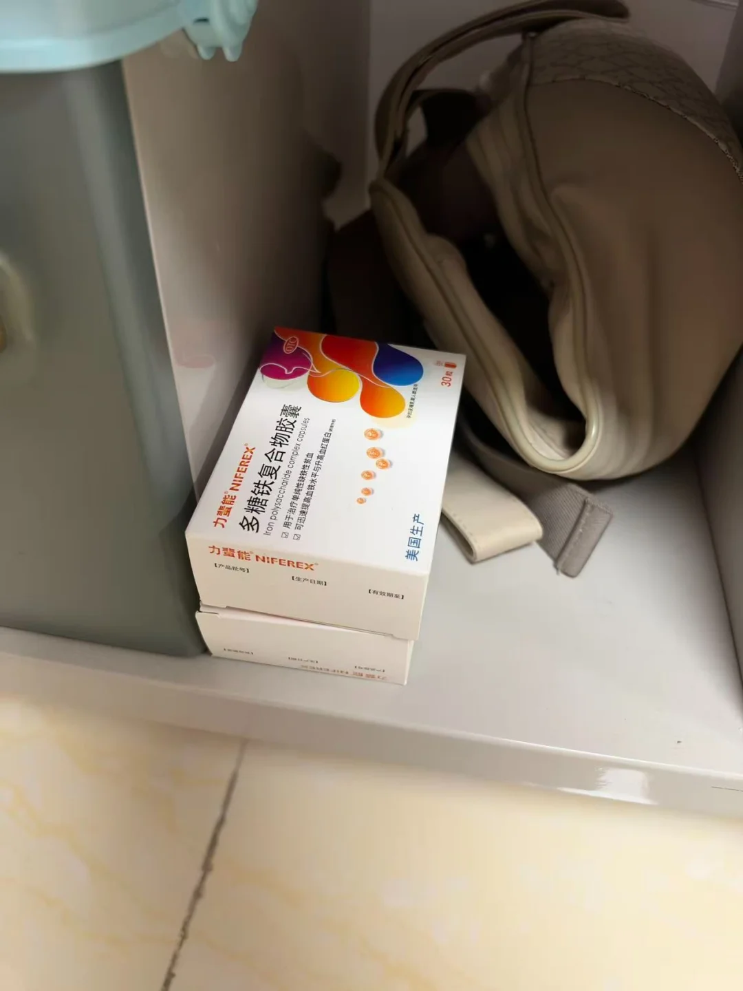 生完就一直贫血，吃过不少药品级补铁剂，感觉完全没用，跟白补一样。一开始选择吃药品