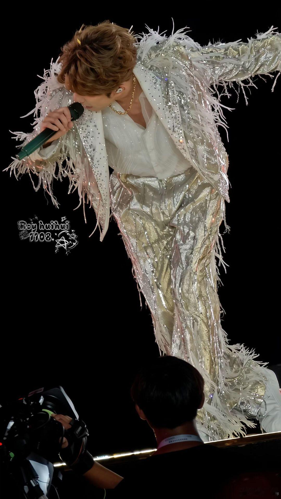 #王源[超话]#直接一个出图了啊啊啊啊啊帅到我了啊啊啊啊啊啊 ​