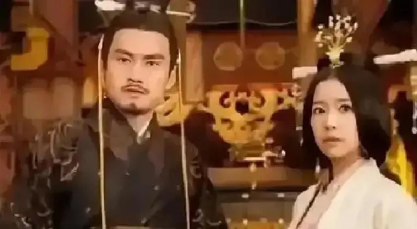 公元26年，光武帝刘秀正在批阅奏章，姐姐刘黄突然来访。姐弟俩聊着聊着，刘黄变得吞吞吐吐，脸上红一阵白一阵的。刘秀觉得奇怪，就问姐姐咋了。刘黄扭捏了半天，最后鼓足勇气说：陛下，我钟情于朝中一大臣许久了，你能否给我做媒？
刘秀抬起头，看着姐姐泛红的耳根，心里有了数。他没有立刻召见宋弘，而是等了两天，在一
