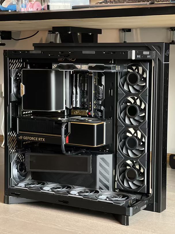 🌟 「9950X3D2+5090」ROG20周年装进幻世神