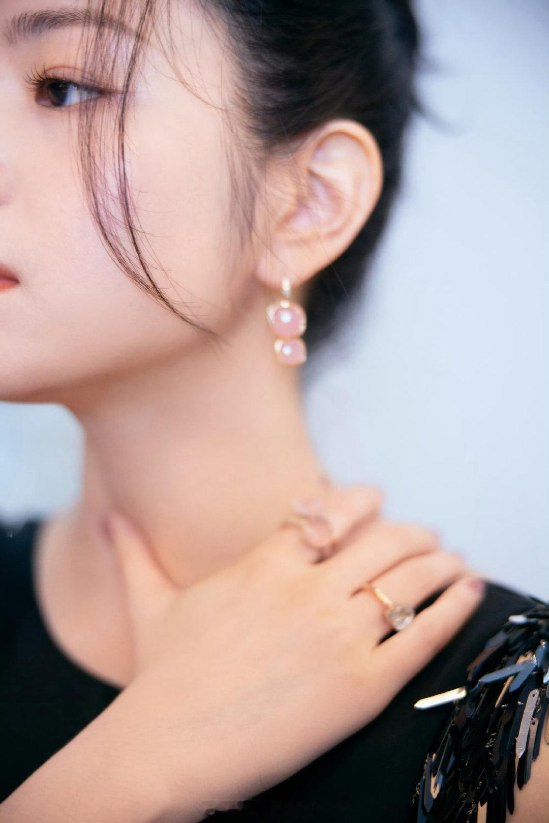 #陈妍希[超话]# 

每日签到
2026.08.22

今日签到✨，心怀暖意，静待美好发生[心]

早安​