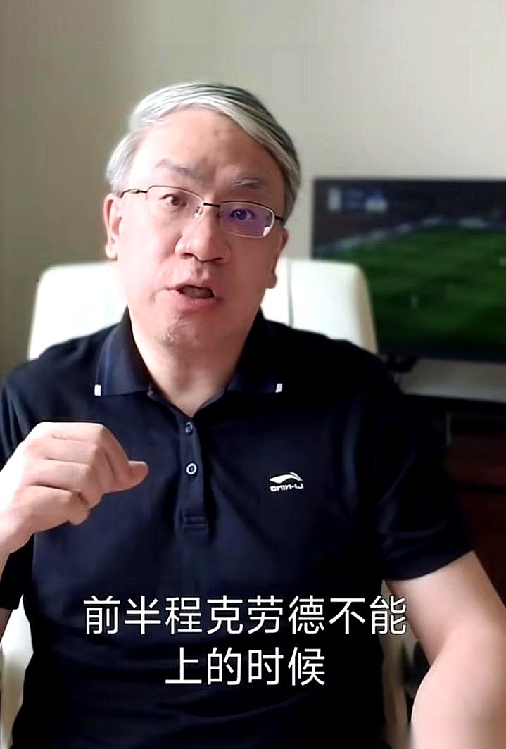 上海海港这波操作，现在看简直是教科书级别的“风险对冲”。
当初换掉茹萨，请来让-克劳德，质疑声可是铺天盖地。但风向变了：看现在的盘面，海港不仅没亏，反倒在止损这块玩得贼溜。
茹萨走的时候，多少人觉得可惜？结果呢，到了成都蓉城，这名刚过30岁的巴西后腰，状态肉眼可见地往下出溜。这球场上的事儿就是这么残