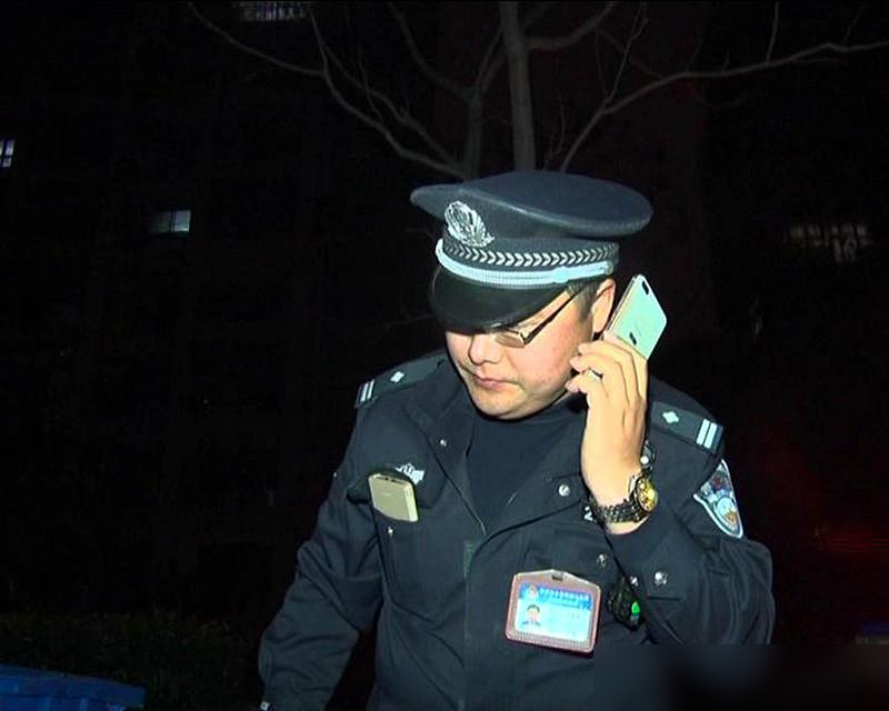 辅警、协警、武警、特警、火警、片警，这些称呼对应的身份和证件，不能混为一谈。

不能只凭这些称呼就判断一个人的身份。尤其不能把武警、特警和火警一股脑归进同一个队伍，也不能笼统断定他们持有什么证件。

称呼里都有个“警”字，不代表身份、所属队伍和证件就一样。聊这类常识，最怕记住几个“有”和“没有”，却