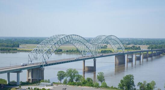 美國密西西比河上一橋梁出現“大裂縫”, 河道運輸陷入停滯, “可能影響全美”!-圖3