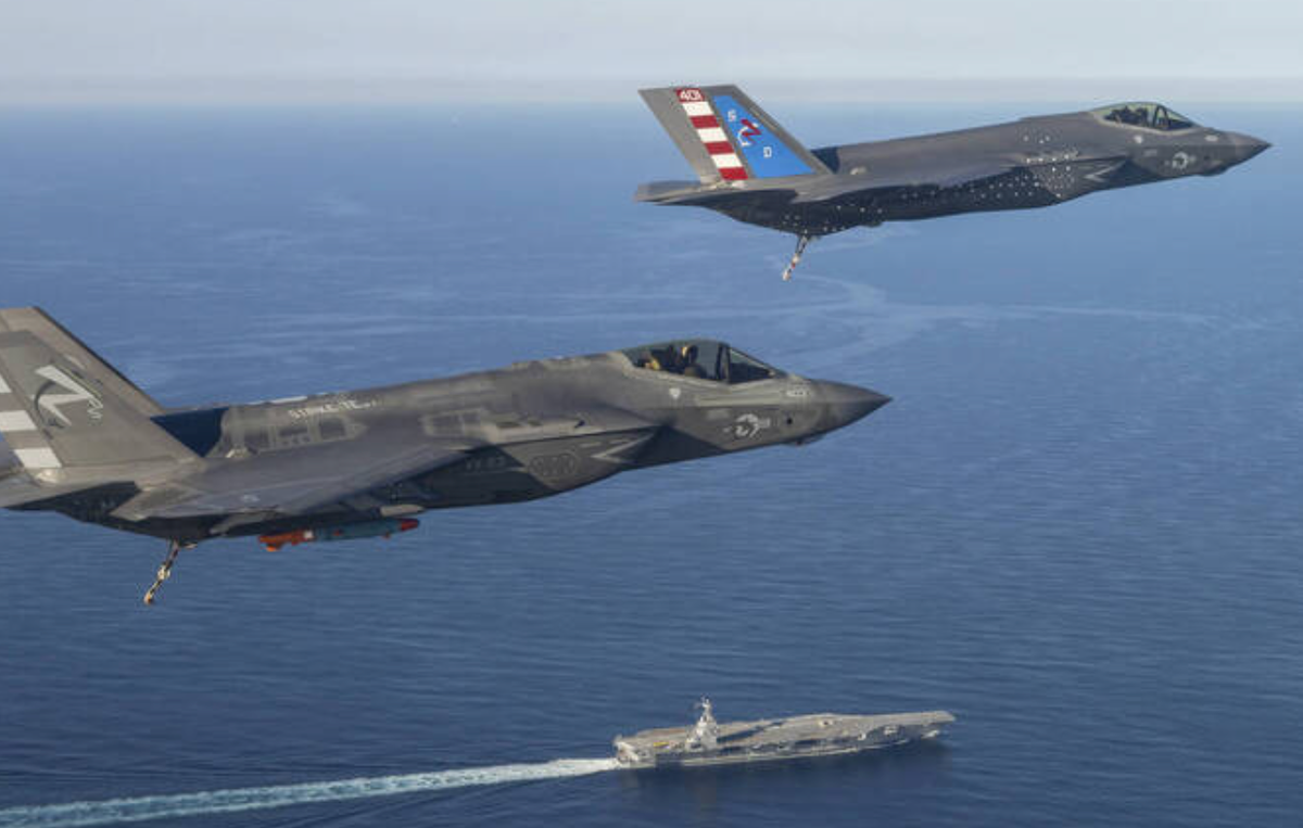 【美军电磁弹射航母首度完成F-35C拦阻降落】

美国海军新一代福特级核动力航母二号舰“肯尼迪”号正在持续“海试”，力争明年春季交舰，最近该舰传出了一个新进展：两架“闪电”舰载机（F-35C）首度在“肯尼迪”号航母甲板上完成拦阻降落，这代表着这艘福特级二号舰已开始测试操作这款第五代舰载战机的能力。由