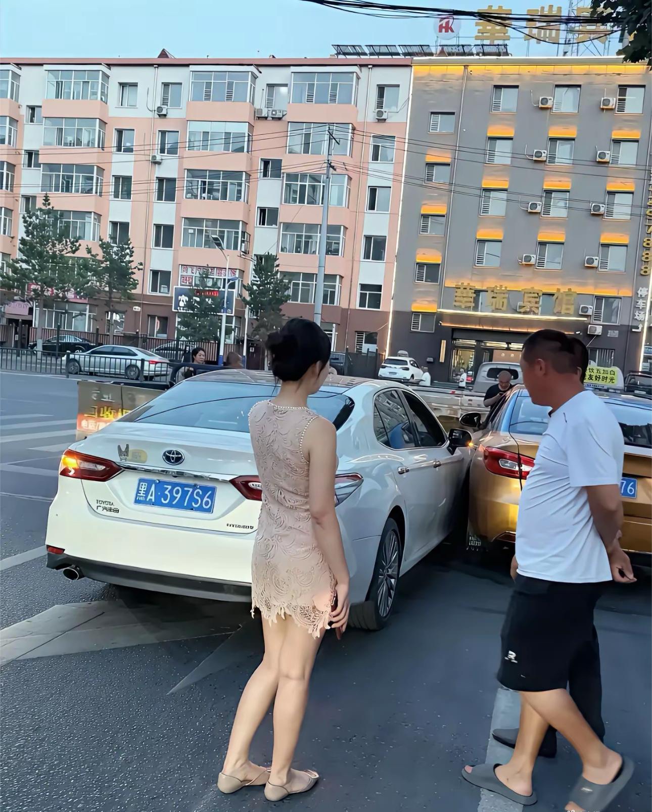 被小姐姐追尾了