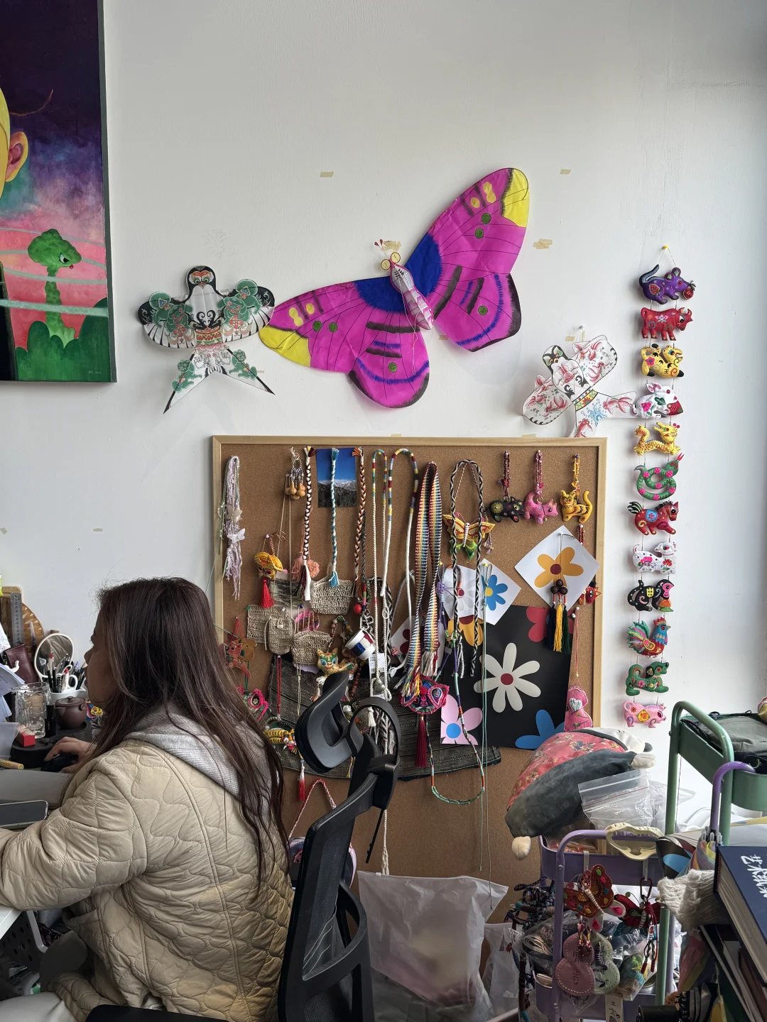 产品同事的工位，真想偷几个