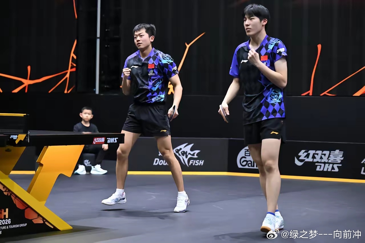 1胜3负！大满贯男双四强出炉，国乒惨遭翻车，独苗迎战欧洲霸主

2026年WTT中国大满贯男双1/4决赛全部收官，本届赛事男双四强阵容正式完整落位。本站国乒男双遭遇严重滑铁卢，四对出战正赛的组合交出外战1胜3负的惨淡战绩，多对主力组合爆冷出局。目前仅有温瑞博、袁励岑一对组合成功突围，成为国乒男双 ​