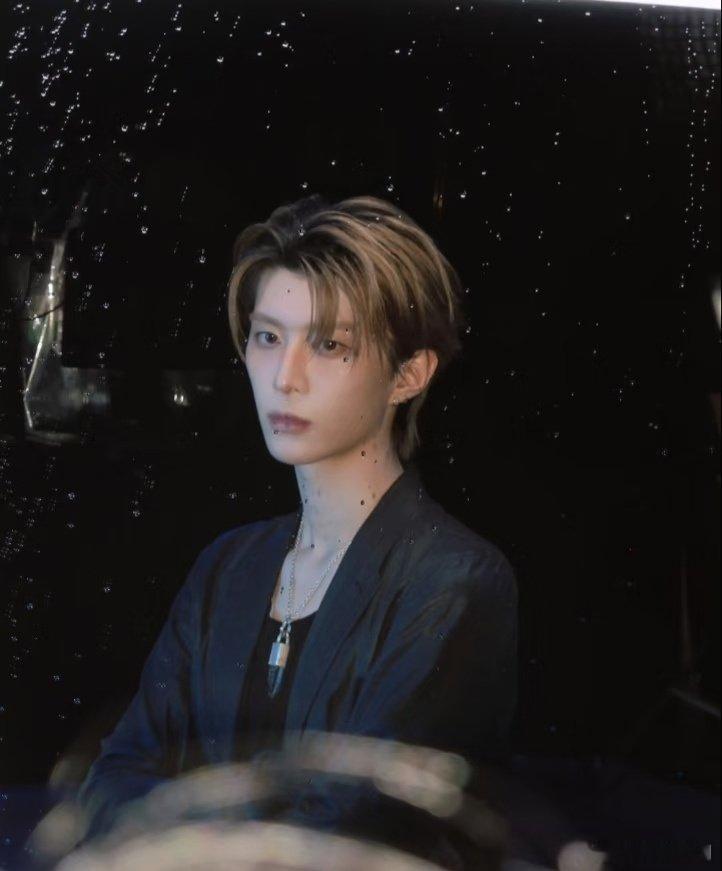 #范丞丞[超话]# 捕捉拍MV的一些瞬间📸#范丞丞#fcc ​