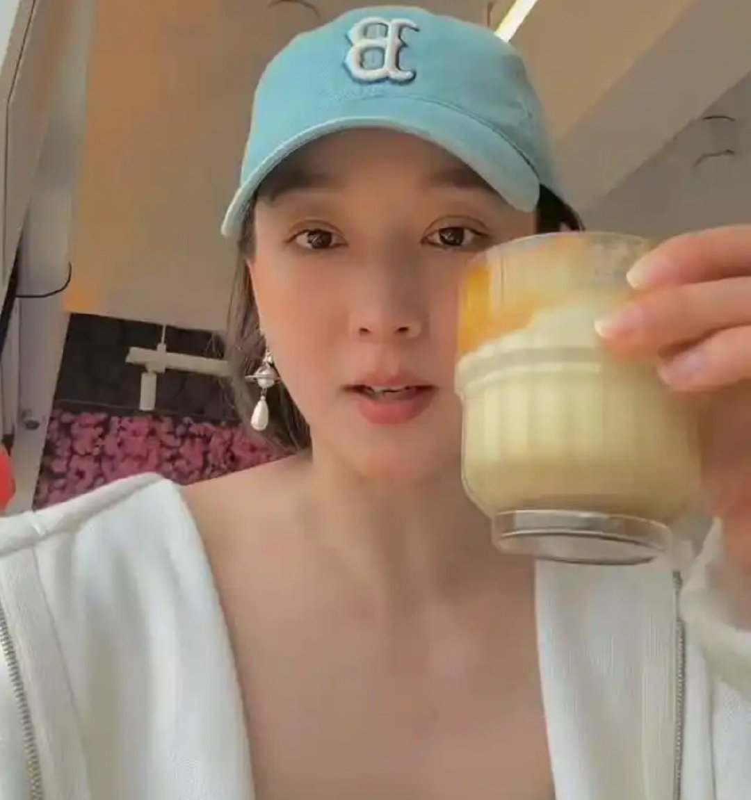 马龙妻子飞去济州岛和闺蜜度假，马龙留守在家专心带俩娃，这种婚姻分工你羡慕吗？ ​