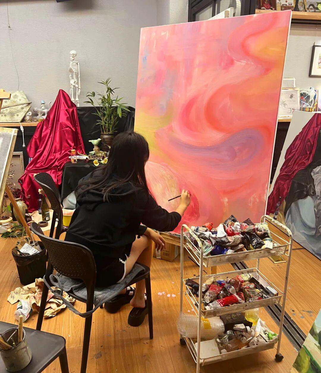 王诗龄和黄多多画作又被摆一块比，一个抢眼一个朴实，审美这事谁家没争过 ​