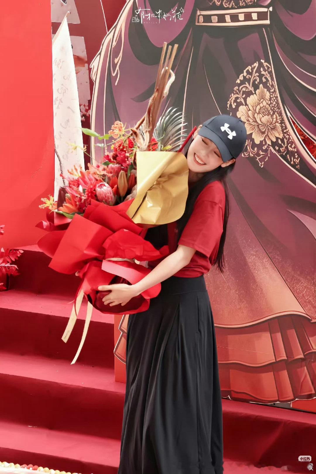 #陈丽君[超话]# [许愿星]#陈丽君方禁止AI# [鲜花]#陈丽君祝缨# [期待]#陈丽君祝姑娘# [老师爱你]

你的照片真棒，我不是在夸你的美貌，我只是在提醒你，多发点，我内存够用

⭐️✨ ​