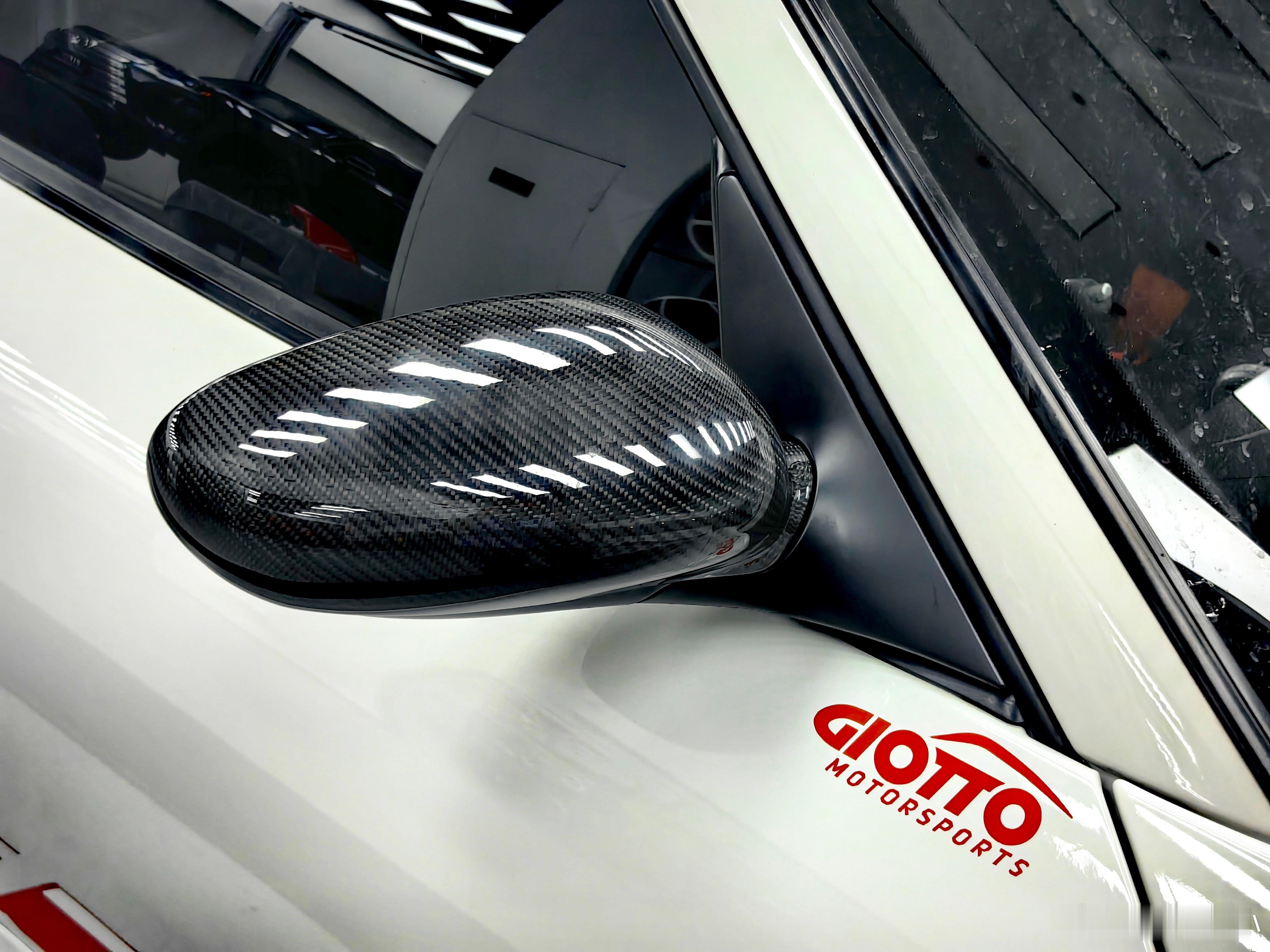 也是稀罕货 996的GT3RS 太少见了…