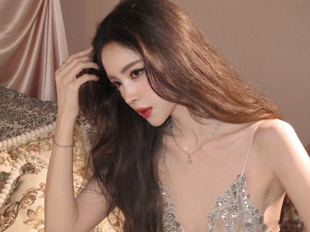 #娜扎[超话]#  武汉芭莎之夜，全场最美的女明星，没有之一[色][色][色][么么哒][么么哒][么么哒] ​