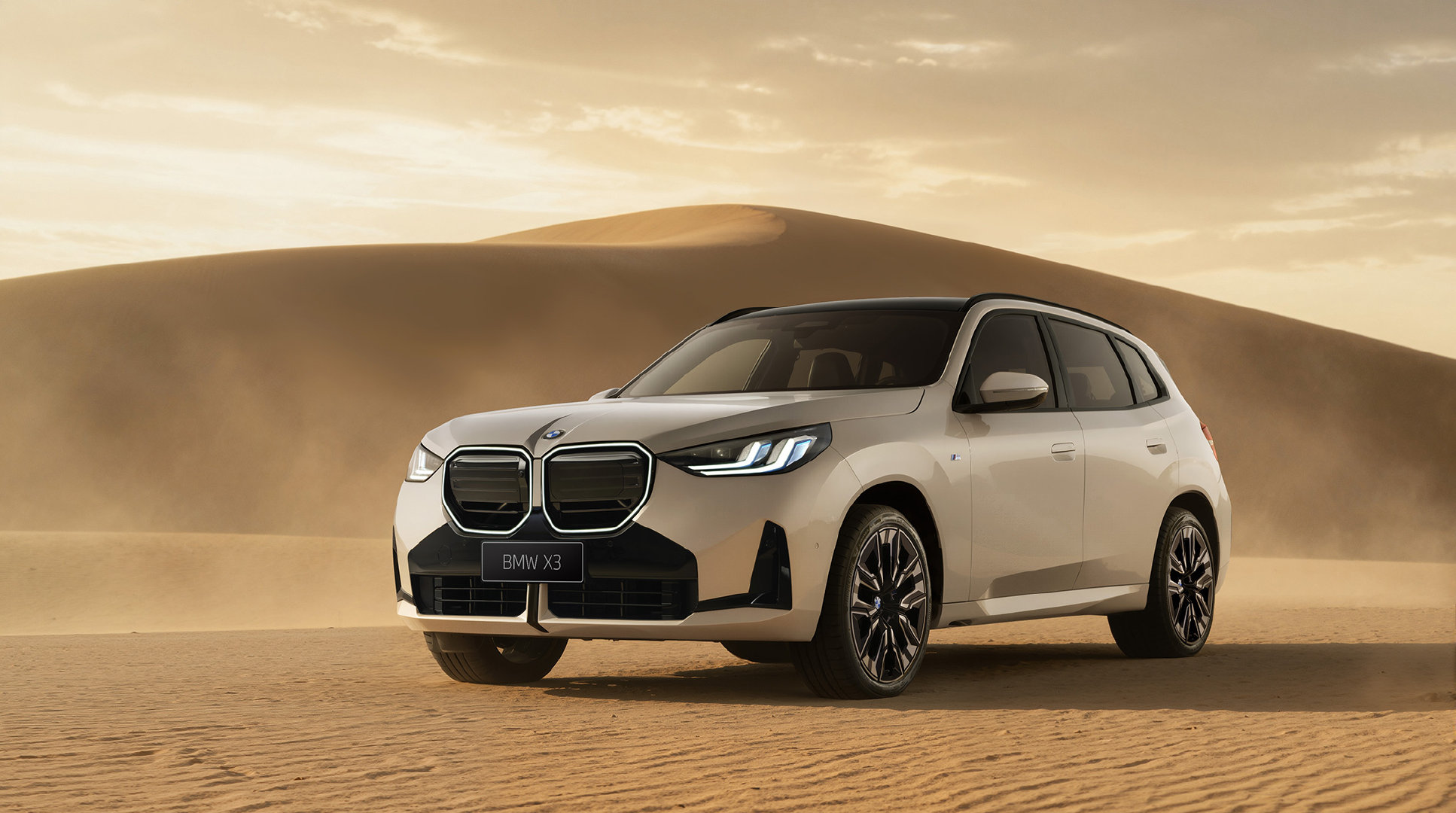 2027款BMW X3将于#2026成都车展#亮相，9月交付。外观新增M格栅与沙丘灰车漆；舒适性增加通风加热；智能座舱接入主流AI语音助手。在保留驾驶乐趣基础上，实现设计、豪华与智能三方面升级。#保罗车闻##大v聊车# ​​​​