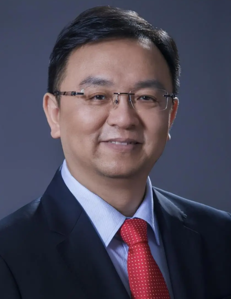2017年，比亚迪总裁王传福说，他高中时回家要生活费时，他嫂子张秀菊，翻箱倒柜，兜里就几毛钱，嫂子一拍大腿，做出了一个令小叔子怎么也想不到的事情，如今那个卖嫁妆供小叔子上学的农村女人，现在怎么样了？

主要信源：（人民网——王传福：亲情铸就的“中国首富”）

安徽无为县那地方，在上世纪六十年代，乡下