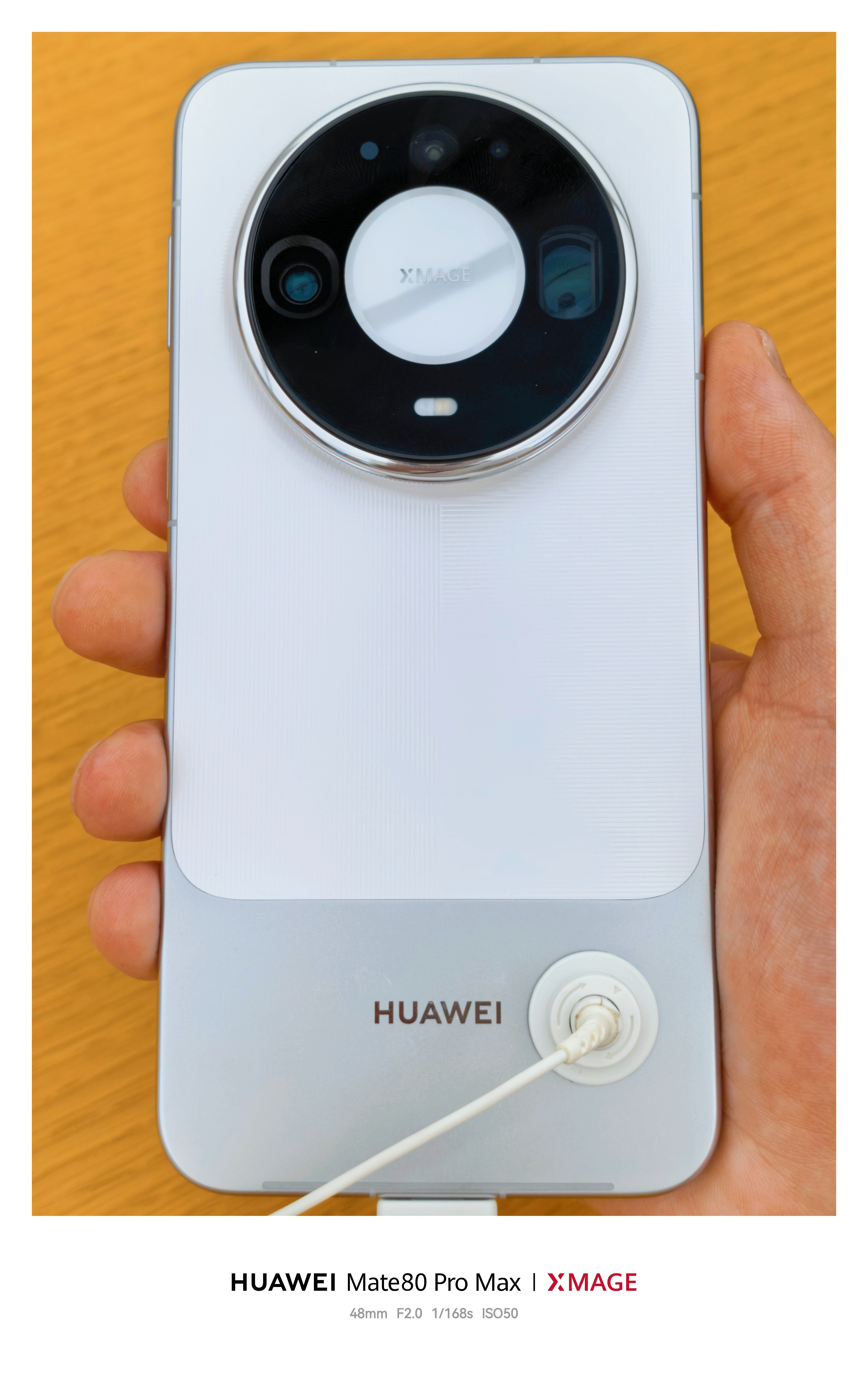 华为Mate90 Pro Max 线下外观展示及颜色

华为Mate90 Pro Max 标准版

内存：16+512
颜色：翡冷翠、玫瑰金、晶钻白、曜石黑

1. 外观方面：最年轻的Mate

星环ID设计，最可靠一体化玄武机身，第三代昆仑玻璃，光学昆仑玻璃镜头材质

2. 影像方面：最出片的Mate

睿影红枫人像支持实时肤色分区，搭载18E ​