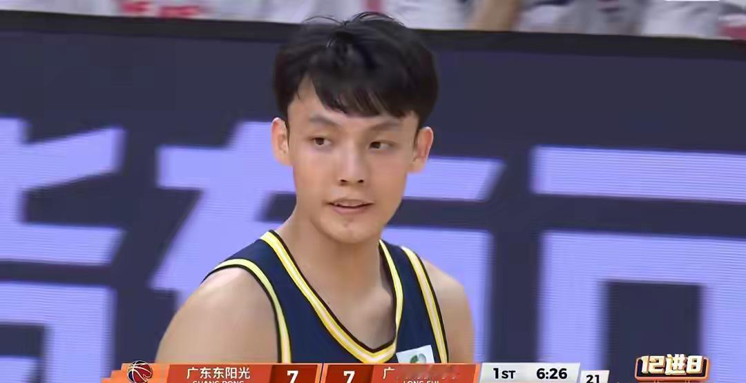 广东主场G1输惨了！徐昕拿两双打爆旧主，奎因三分10中0，黑12真要来...