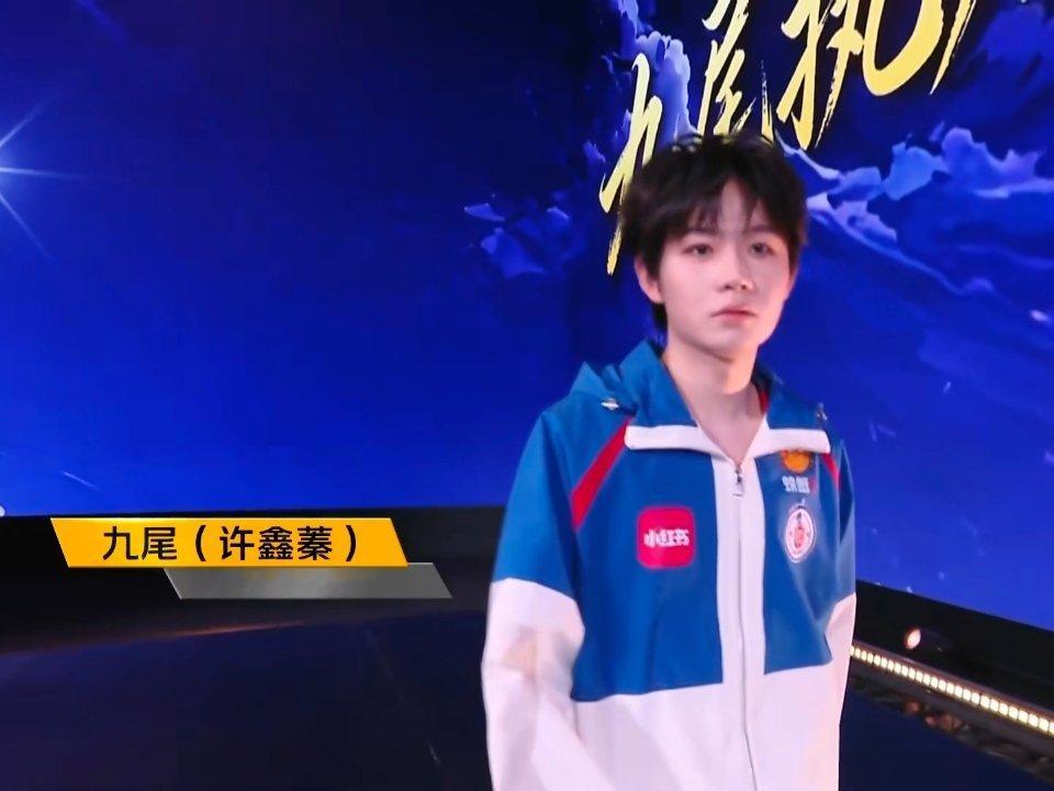 梦泪领进门，爱上所有人。[心]
你当初是因为谁入坑KPL？
#谁懂iQOO这张合照的含金量#
这都是谁的青春啊，一张合照，集齐KPL跨时代选手。iQOO见证了KPL这十年无数的名场面诞生旧故事已经写满回忆，新的征程才刚刚开启。iQOO16作为全新装备就位，强悍的性能手机配置，静待更多高光时刻登场。 ​
