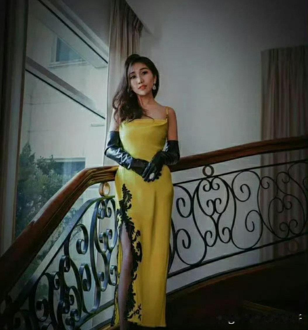 赌王女儿何超盈这瘦的比贾玲还厉害，富家女真的没必要对自己这么严苛！ ​