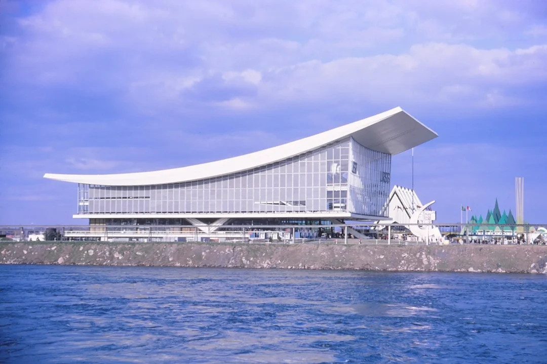 苏联巅峰时代建筑美学的作品：世博苏联馆