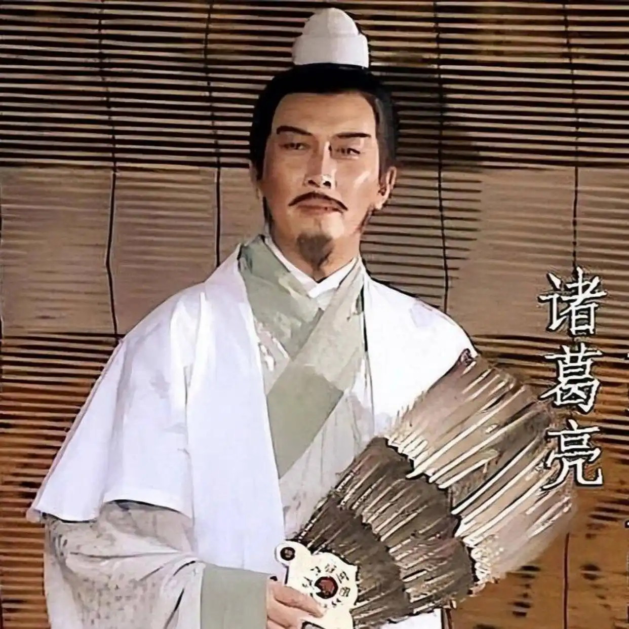 《三国演义》中,诸葛亮最欣赏谁?
 
谈及诸葛亮心中最为欣赏之人，很多读者第一时间想到五虎上将。细读原著文字，不难发现，诸葛孔明的欣赏，从来不单单看重勇武，更加看重人品、格局与家国大义。综合全书线索，诸葛亮最为赏识的人物，当属姜维。
 
姜维本是曹魏阵营的青年将领，天资过人，通晓兵法，胆识过人。