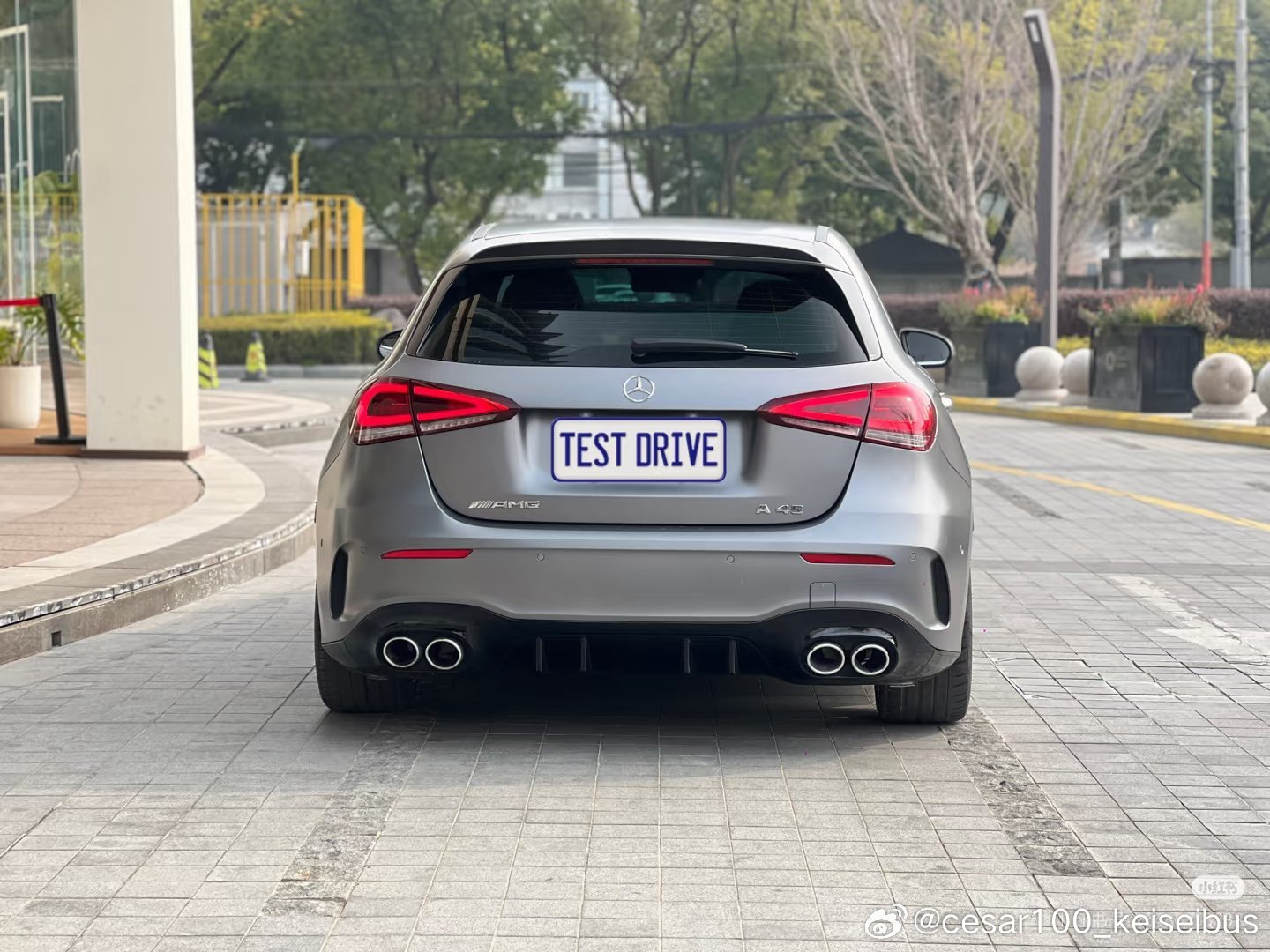 这辆开过的奔驰A45 AMG，安全行驶2.3w公里，全车原版原漆，车况极品非常精神，这台小钢炮确实是也有满足，开起来还是挺舒服了 ​