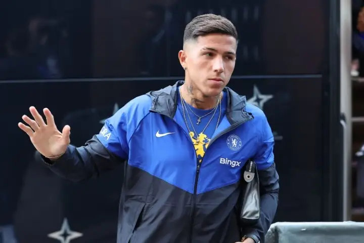 Sports报道，曼城与切尔西已就恩佐·费尔南德斯的转会达成协议，转会...