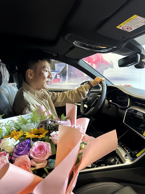 🎉交付不止是仪式，更是信任的落地。
恭喜尊贵的奥迪A6L车主，以科技锋芒，驭领时代征程。愿世间美好与您环环相扣！#奥迪A6L #奥迪A6 #购买奥迪A6L就现在 #奥迪 #交车仪式 #提车日记 #提车仪式 #提车大吉