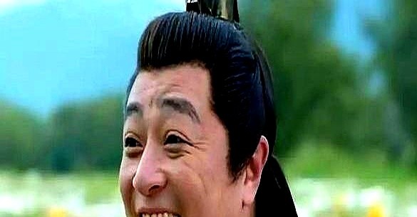 陈道明直接给导演撂下一句话：庆帝那场八分钟的重头戏，必须一镜到底。

横店的京都城直接砸钱推翻了七成，单集成本干到三千万。后两季决定一口气套拍，张若昀提前三个月就关在屋里拔剑苦练，九成五的原班人马全给锁死在组里。

连后期特效都敢死磕整整一年半，林大宝的真实身份也要彻底掀桌子摊牌。

好饭从来不怕晚