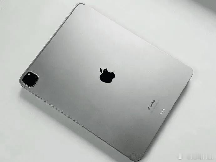 iPad12 核心配置曝光 AI 升级，懂淘亮相戛纳 TFWA 免税展
代码泄露透露新机细节｜iPad 12 核心配置曝光，AI 体验迎来重大补强

近日有新爆料流出，苹果下一代入门平板 iPad 12 多项核心硬件规格浮出水面，这款定位亲民的平板产品，有望在处理器、运存、网络模组层面完成一次幅度不小的迭代。
该消息来 ​