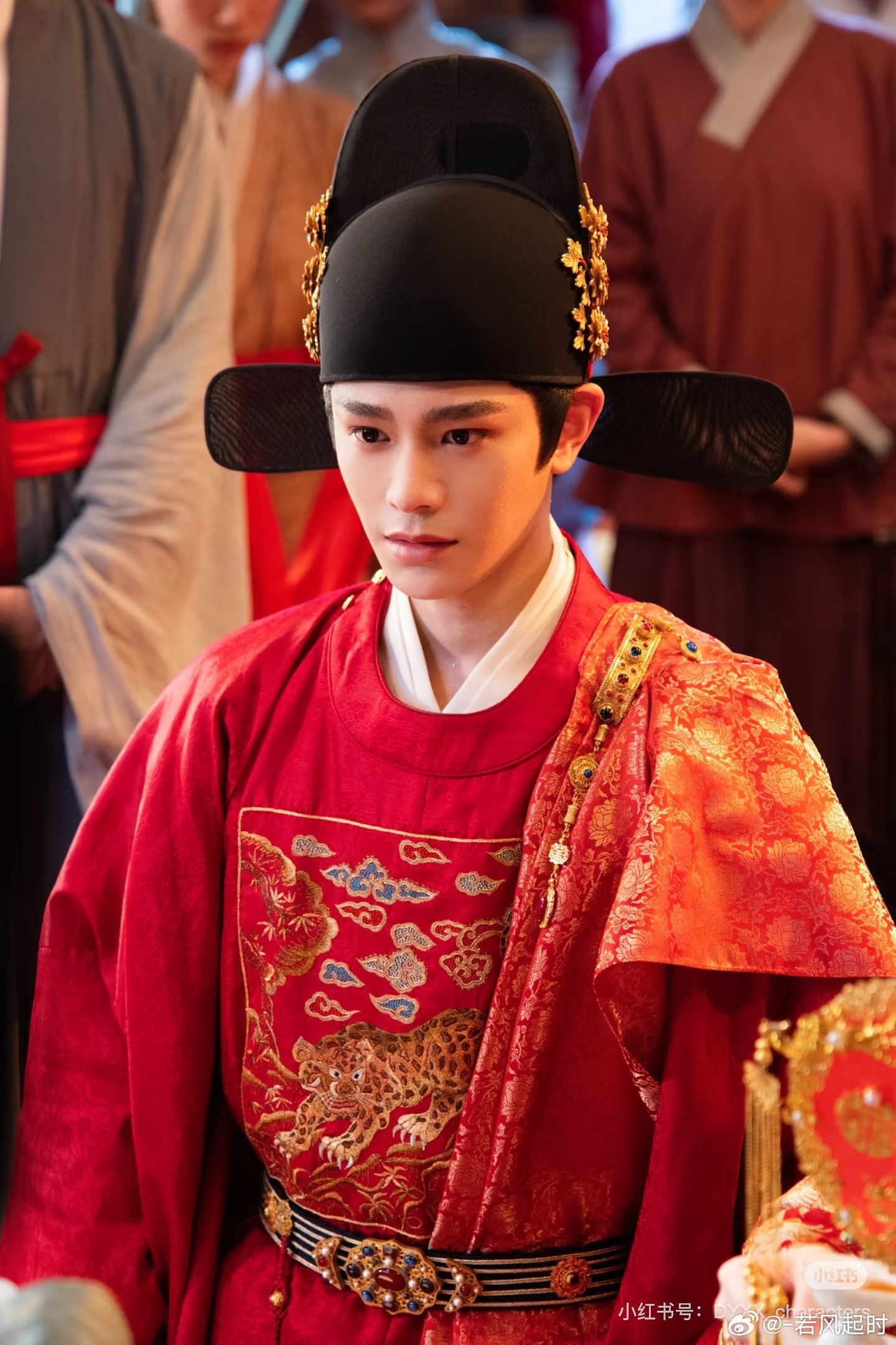 #丁禹兮赵凌﻿ ﻿# ｜#丁禹兮花开锦绣# 
“于乱世之中谋求生路，隐忍与锋芒并存，看见角色背后的挣扎与坚守，记下今日这份荧幕心动。
​”

丁禹兮沈言｜丁禹兮爱在无尽夏｜沈言｜爱在无尽夏｜丁禹兮张海虾｜丁禹兮张海侠｜张海虾｜张海侠｜丁禹兮南部档案｜南部档案｜丁禹兮陈伦｜丁禹兮天才 ​