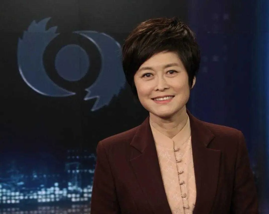 一场提前两个多月的“被去世”，回看敬一丹最后的三个月

71岁的主持人敬一丹去世了，
其实一切早有征兆，
曾经在7月23日晚上，优客工场创始人毛大庆就发了条微博，“一丹大姐走好”，定位就在中央电视台总部大楼

其实，在7月22日大暑节气的前一天，敬一丹的微信公众号还更新发文，紧接着第二天毛大庆就发文