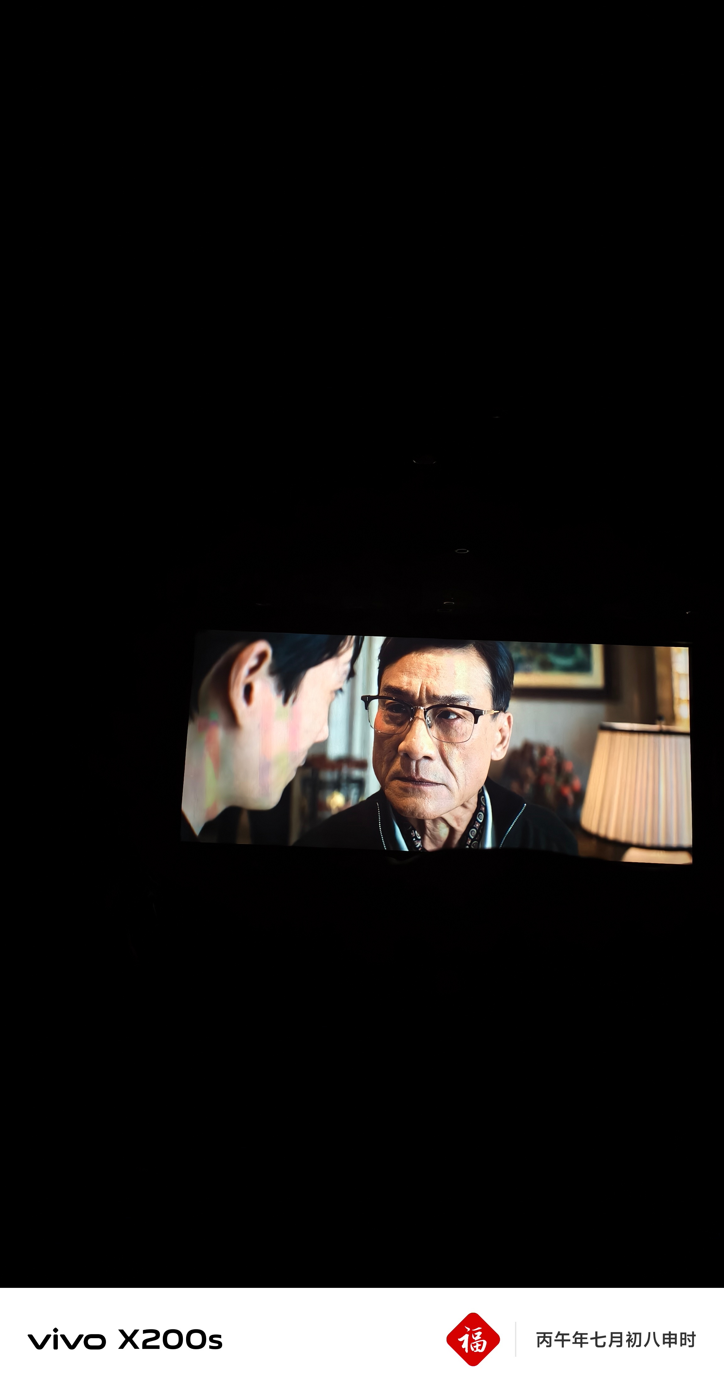 看电影《空枪》，朱一龙，檀健次，梁家辉主演，香港回归年代的故事，居然两个小时四十分钟那么长，看得有点累。也算是警匪片，从两个亿到二十个亿，朱一龙搞的钱越来越多，有命花吗？黑帮都搞不定他，有点夸张。
朱一龙白白净净一副书生样，竟然能演出不要命的狠劲，演技确实不错！
李修贤已经老成那样 ​